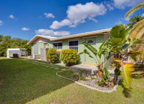 Hanyo Hideaway, Sleeps 4, 2 Bedrooms, Located on Canal